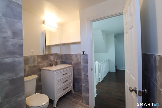 Building Photo - 10 Park St