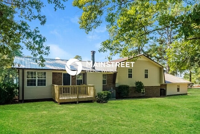 Building Photo - 3 Bedroom Pet-Friendly Home in BESSEMER, AL with Main Street Renewal