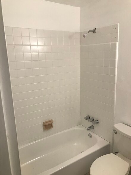 BATH - 226 Catharine St