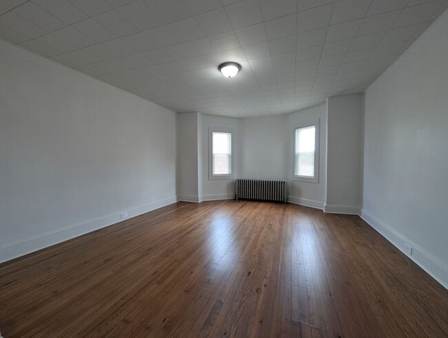 Building Photo - Charming updated 3 bedroom 1 bath Home in ...