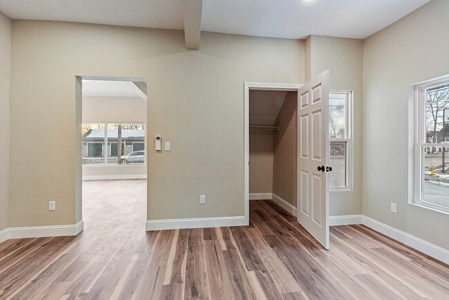 Building Photo - 392 S Main St