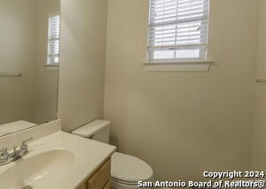 Building Photo - 915 Classen Pass