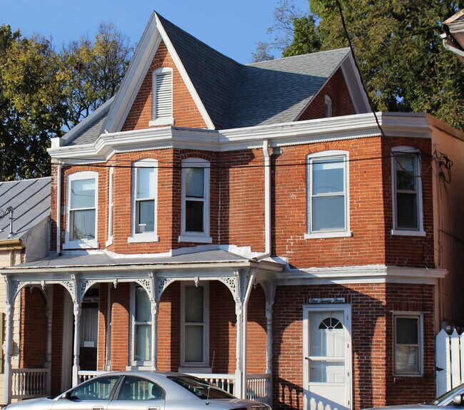 121 E Pomfret St - 121 E Pomfret St Carlisle PA 17013 | Apartment Finder