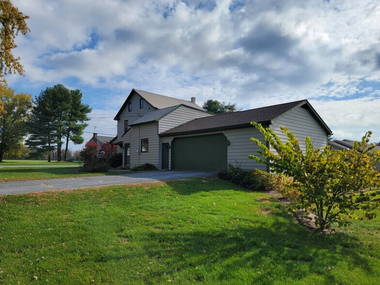 Building Photo - 819 Fruitville Pike