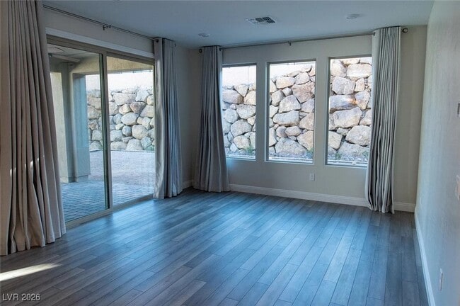 Building Photo - 92 Lake Oasis St