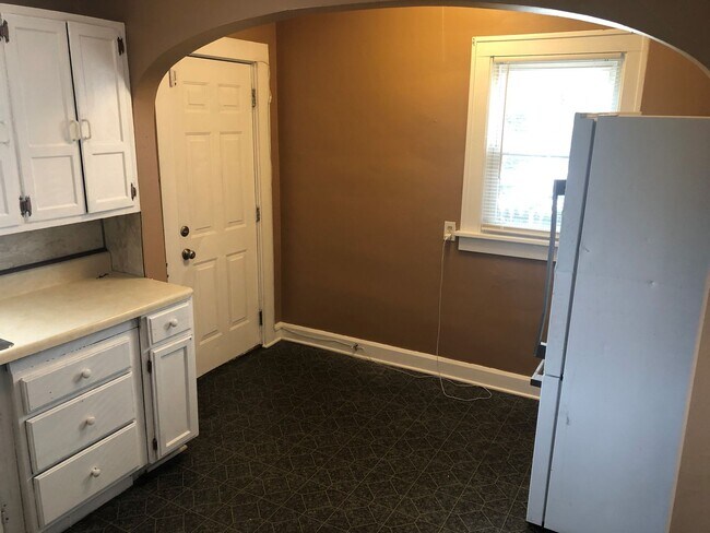 Building Photo - 916 16th St NW