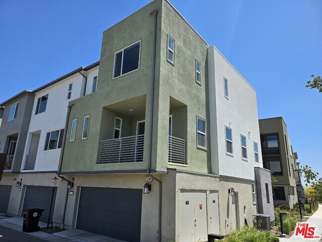 Building Photo - 27010 Tanager Ln
