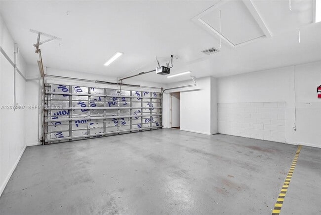 Building Photo - 5804 SW 116th Ave