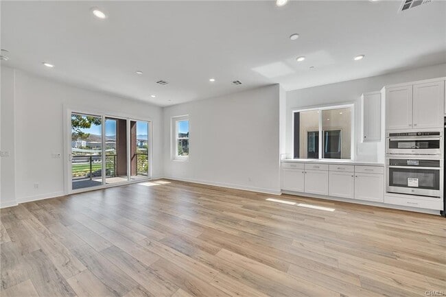 Building Photo - 129 Biome