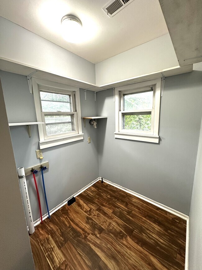 Building Photo - 8819 E Winner Rd