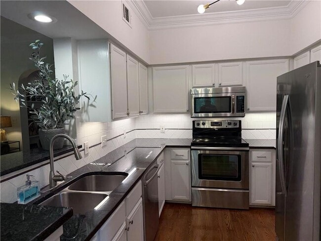 Building Photo - 3777 Peachtree Rd NE