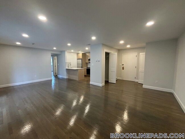Building Photo - 320 Hammond Pond Pkwy