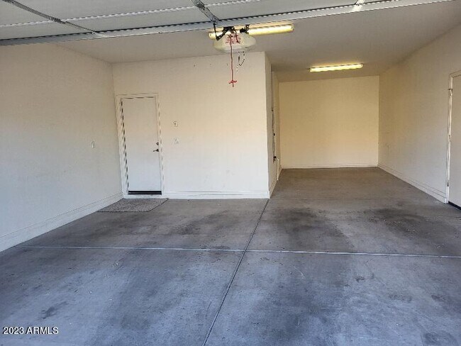 Building Photo - 7255 N 89th Dr