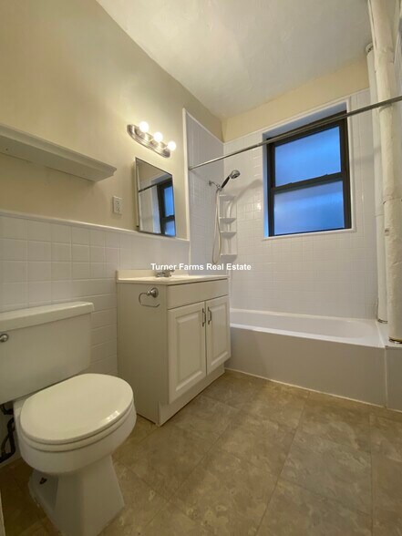 Building Photo - 1382A Beacon St