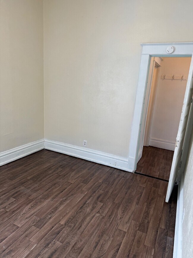 Building Photo - 1460 N Edward St