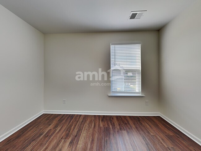 Building Photo - 67 Hogan Dr