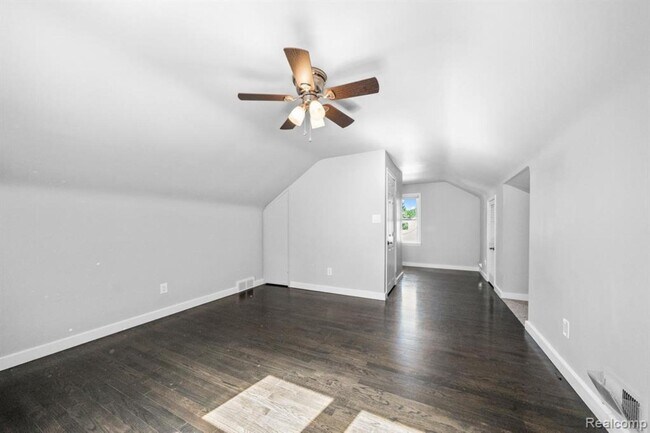 Building Photo - 2420 Harwood Ave