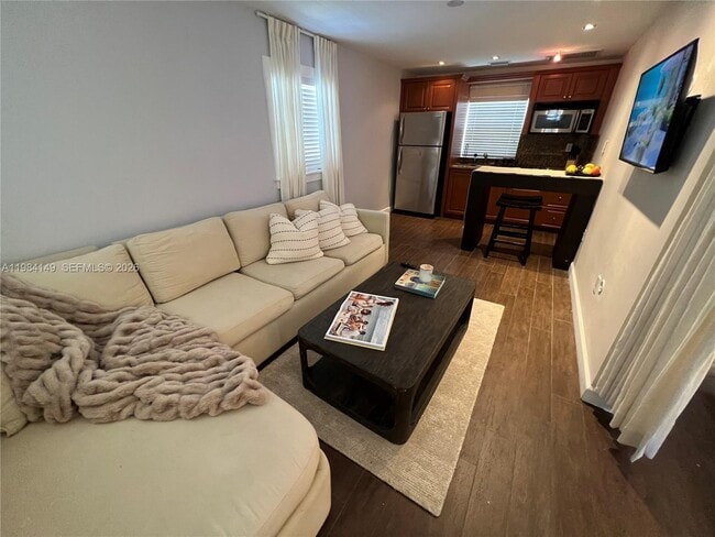 Building Photo - 265 Palm Ave