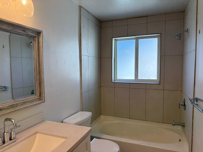 Building Photo - 545 Stringham Ave