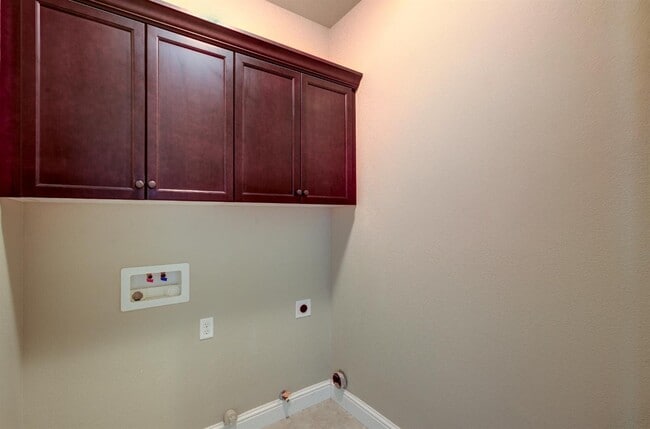 Building Photo - 4279 Heritage Ave