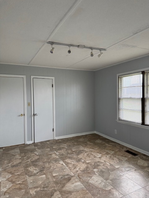 Building Photo - 109 W Ford Ave