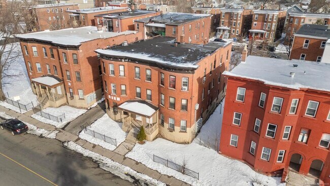 Building Photo - 310 Garden St