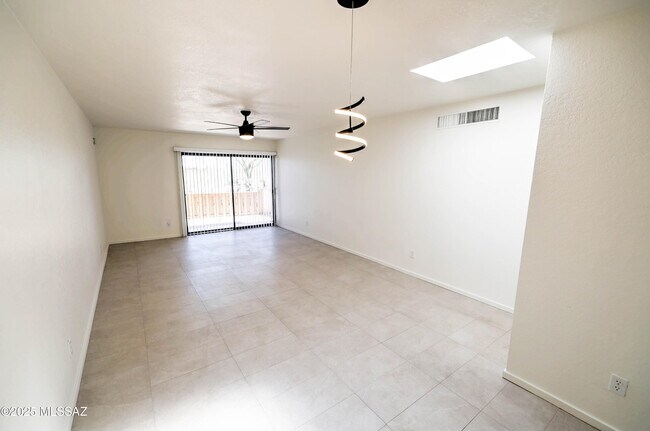 Building Photo - 5144 N Avenida Primera
