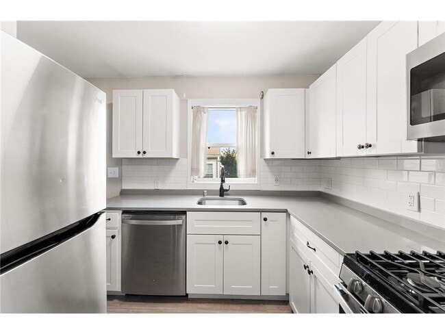 Building Photo - 1408 Lake St NE