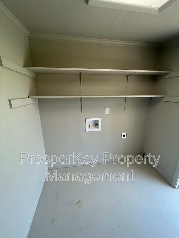 Building Photo - 3026 Avondale Rd