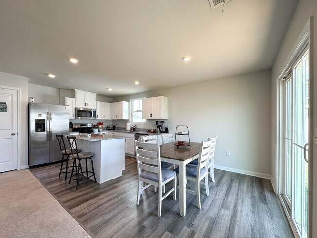 Building Photo - 1204 Flatt Ln