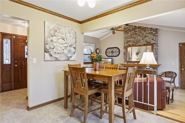 Building Photo - Charming 3-bedroom, 2-bathroom home located in the heart of Woodbury