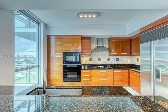 Building Photo - 3535 S Ocean Dr