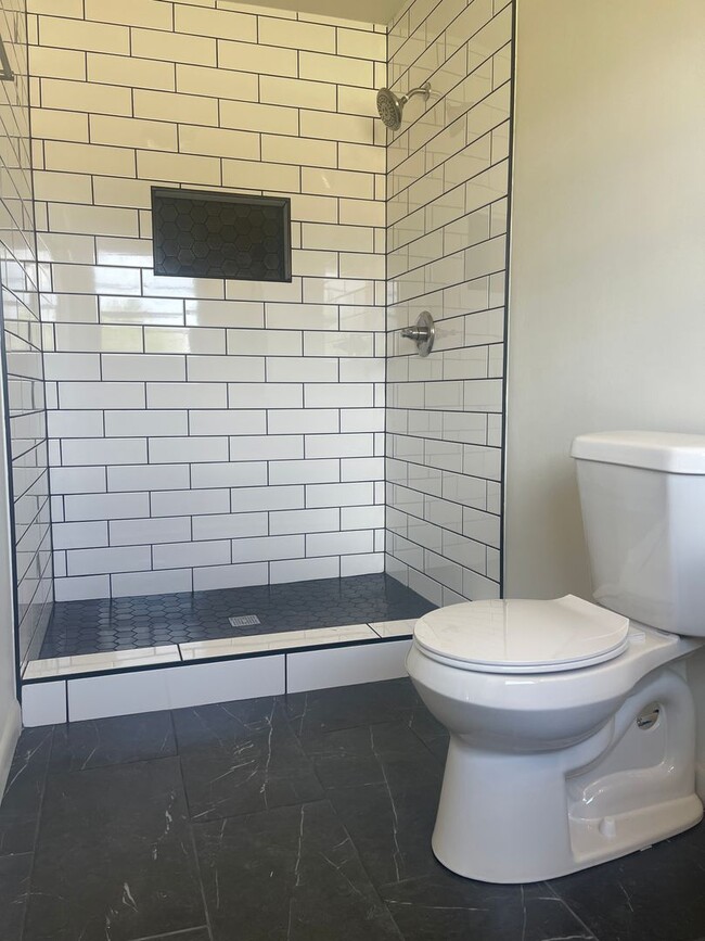 Building Photo - Pre-leasing for Fall! Adorable Remodeled House in Prime Location!