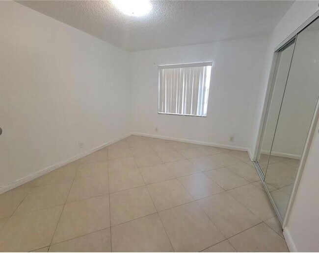 Building Photo - 8071 NW 44th Ct