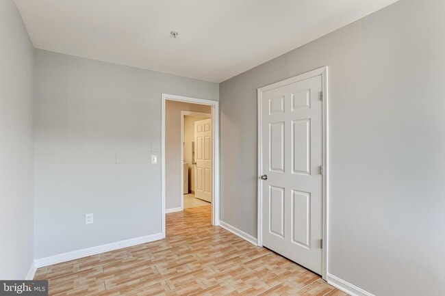 Building Photo - 31 Lambourne Rd