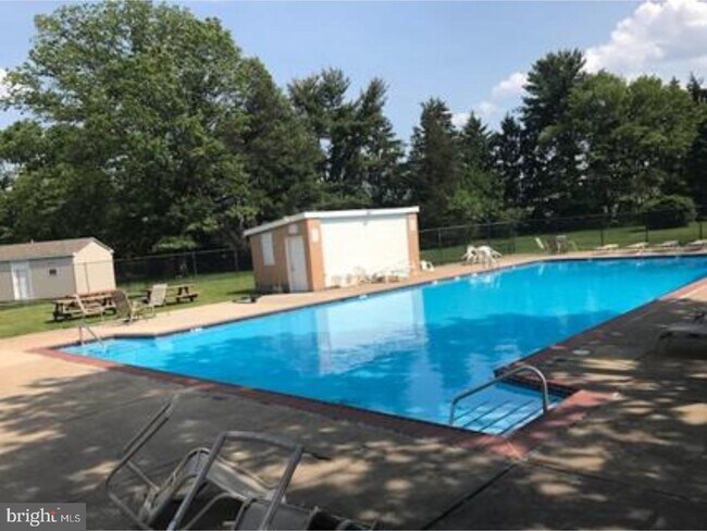 Building Photo - 1575 W St Rd