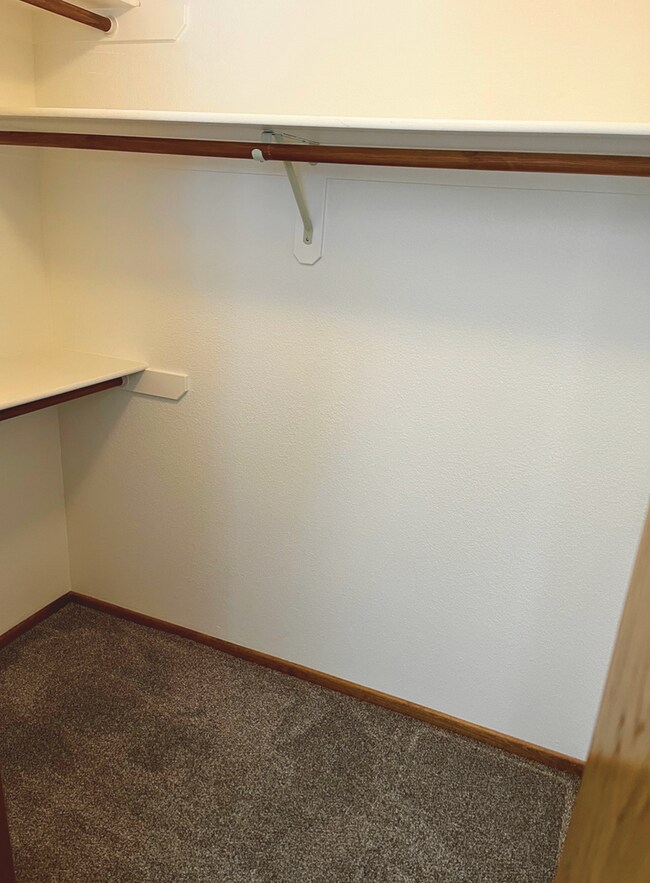 Building Photo - Unfurnished Long Term House! Price Adjustm...