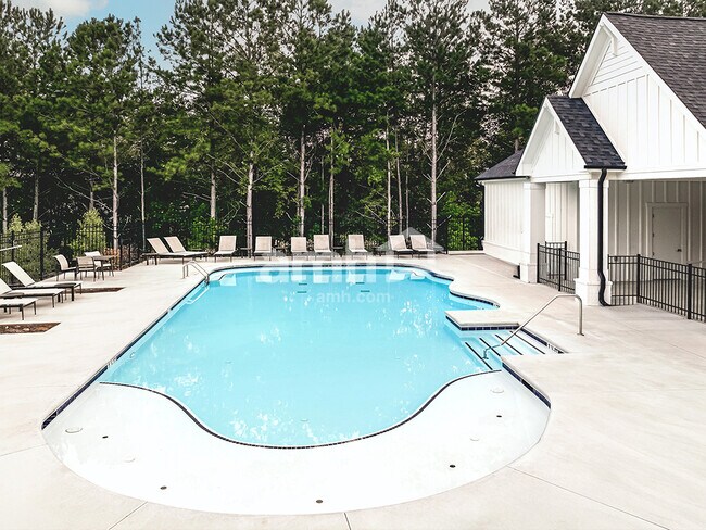 Building Photo - 3860 Chivalry Dr