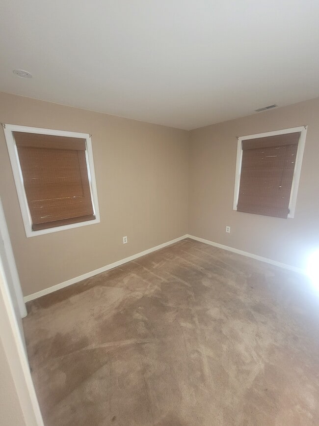 Building Photo - 106 Quail Dr