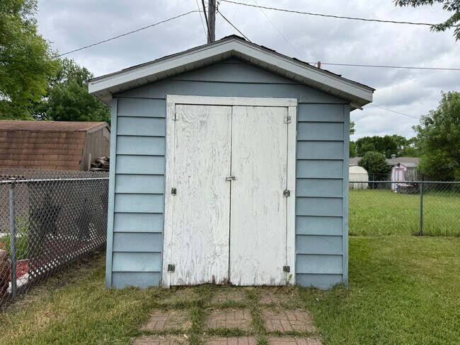 Building Photo - Available July 15th - West Fargo
