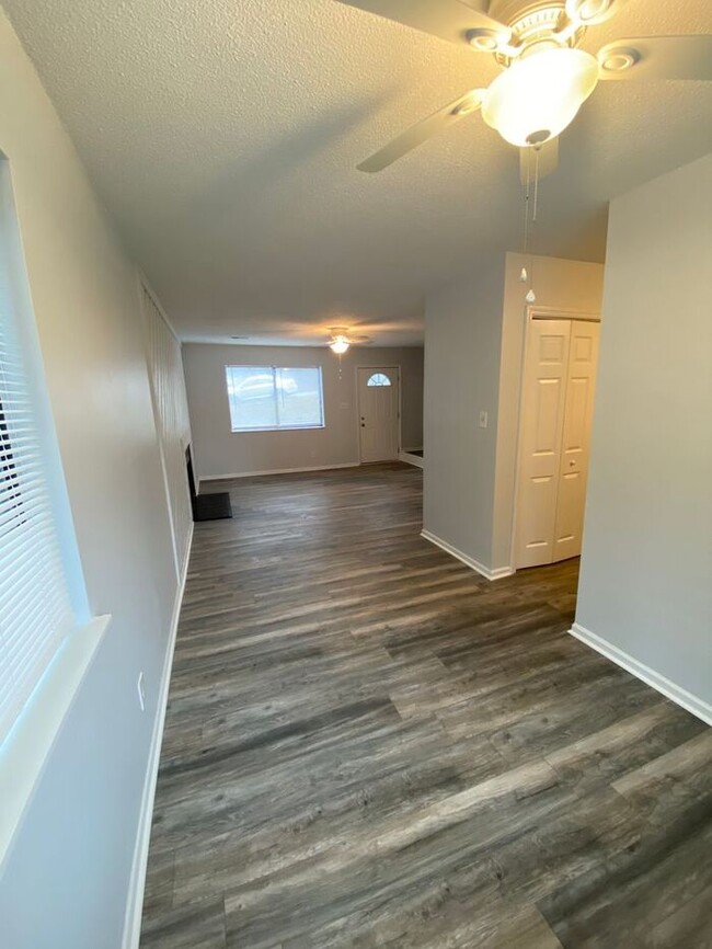 Building Photo - Coming Soon Converse Heights Townhouse - 2...