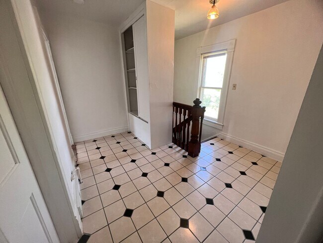 Building Photo - 700 N 5th St