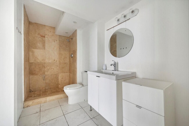 Building Photo - 20515 E Country Club Dr