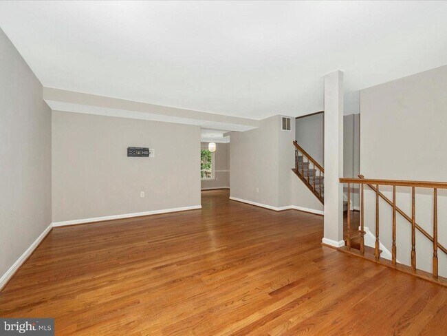 Building Photo - 112 Bracken Ct