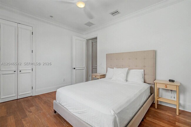 Building Photo - 2561 Trapp Ave