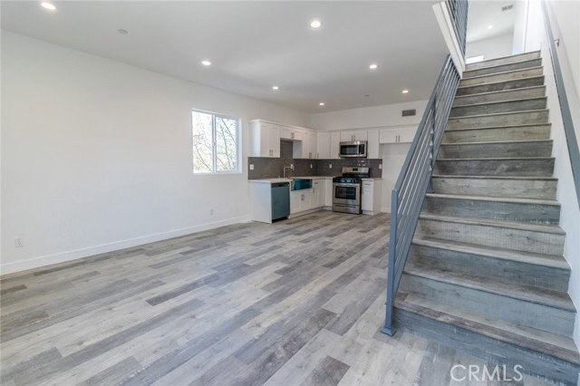 Building Photo - 5144 Riverton Ave