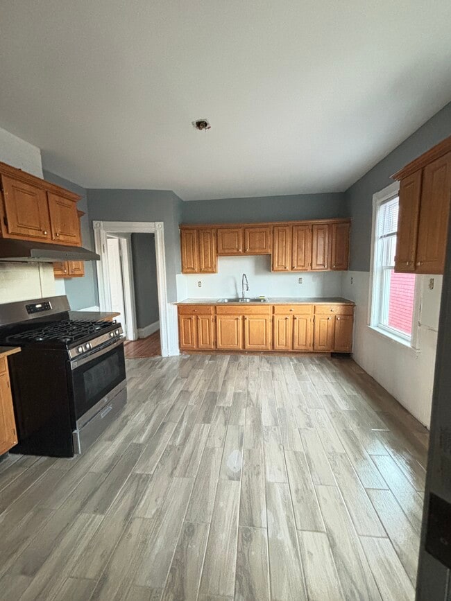 Building Photo - 46 Evelyn St