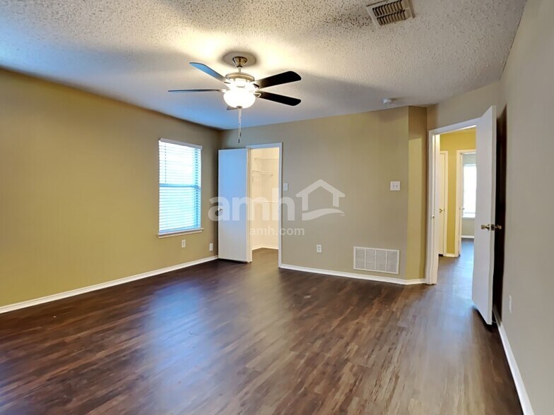 Building Photo - 2970 Marquis Ln