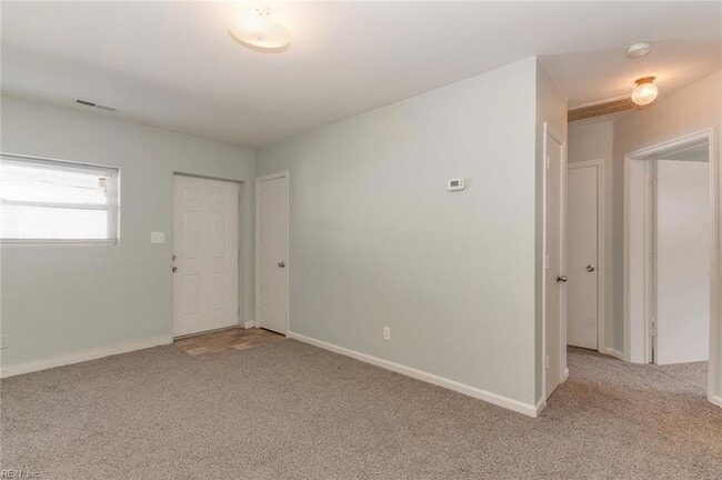 Building Photo - 1443 W 40th St
