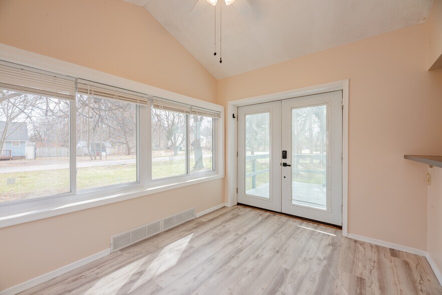 Building Photo - 133 River Meadow Dr